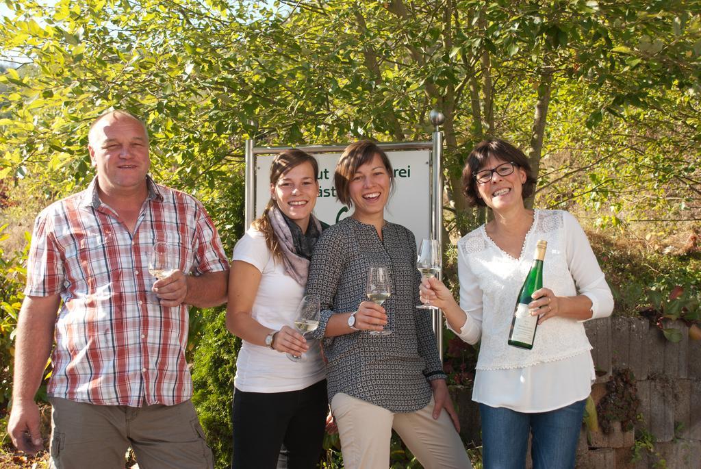 Weingut-Brennerei-Gaestehaus Emil Dauns 레일 외부 사진